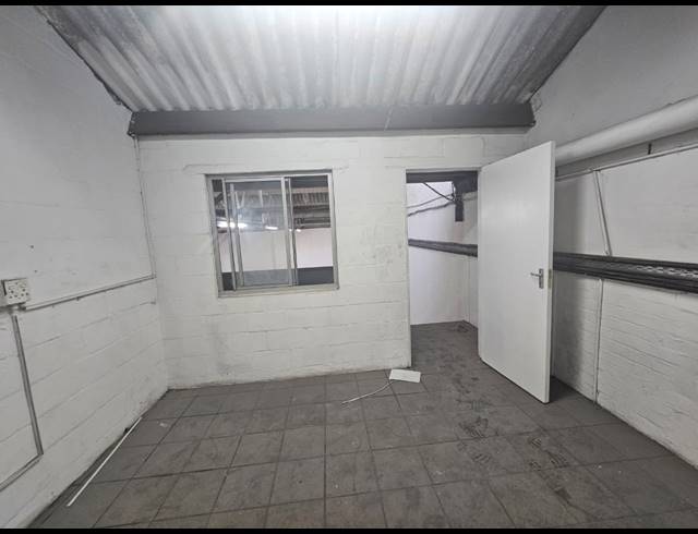 360M² WAREHOUSE TO LET IN EPPING INDUSTRIAL